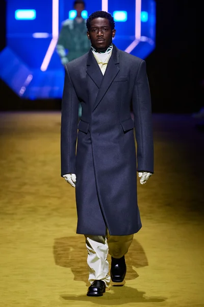 Look 4